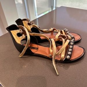 Louis Vuitton strappy sandal size 40